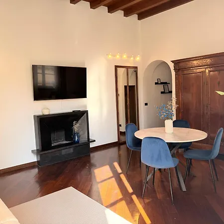 Luxury Gem In Center - Walk To & Trains *
