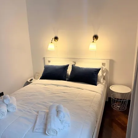 Luxury Gem In Center - Walk To & Trains *
