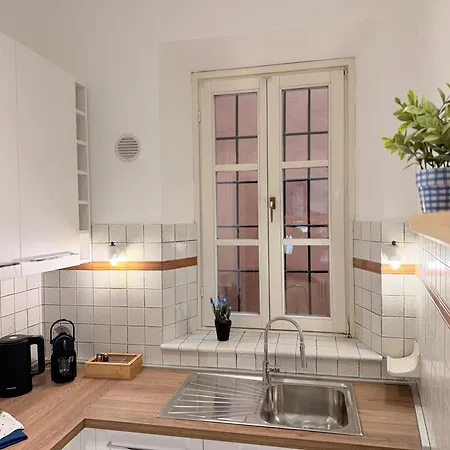 Luxury Gem In Center - Walk To & Trains Apartamento