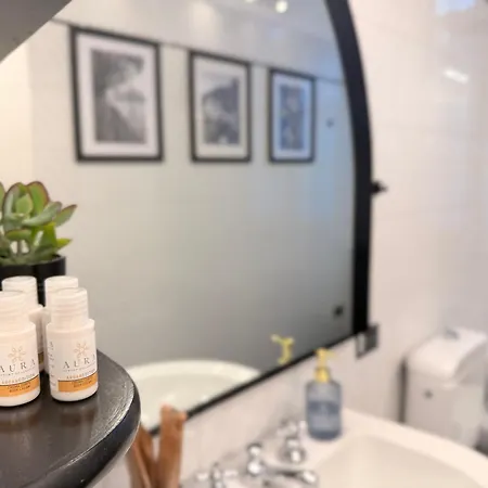 Luxury Gem In Center - Walk To & Trains Apartamento *