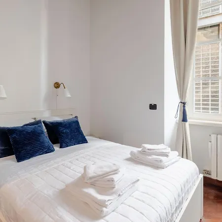 Luxury Gem In Center - Walk To & Trains