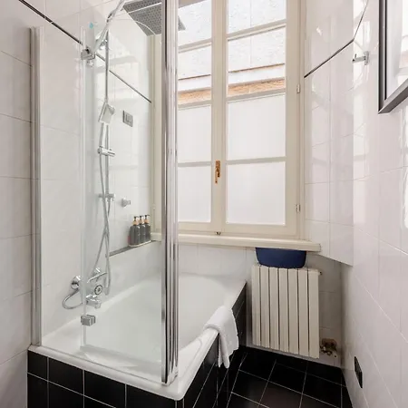 Luxury Gem In Center - Walk To & Trains *
