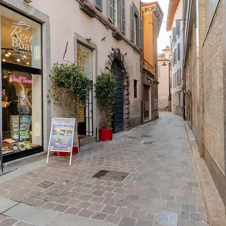 Luxury Gem In Center - Walk To & Trains * Como